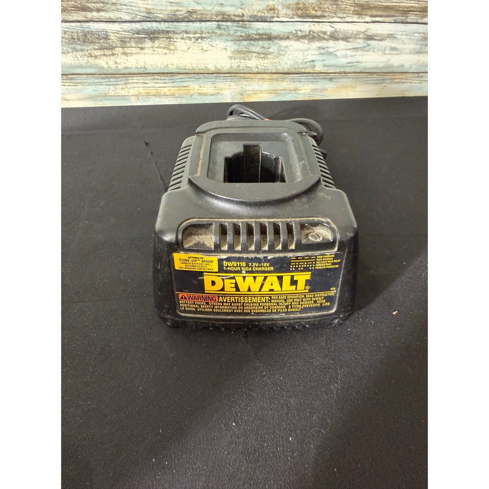 DeWalt Battery Charger DW9116‎ 7.2V-18V Black Good 1-Hour NiCd Tune-Up Mode